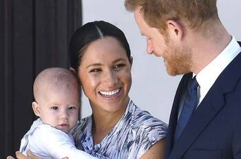 Revelan qué integrantes de la realeza británica tuvieron “inquietud” por el color de piel de Archie, hijo de Harry y Meghan