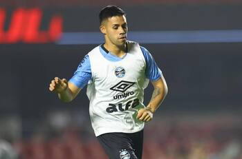 Adiós Brasil: Alexander Aravena deja Gremio y será compañero de otro futbolista chileno en Estados Unidos