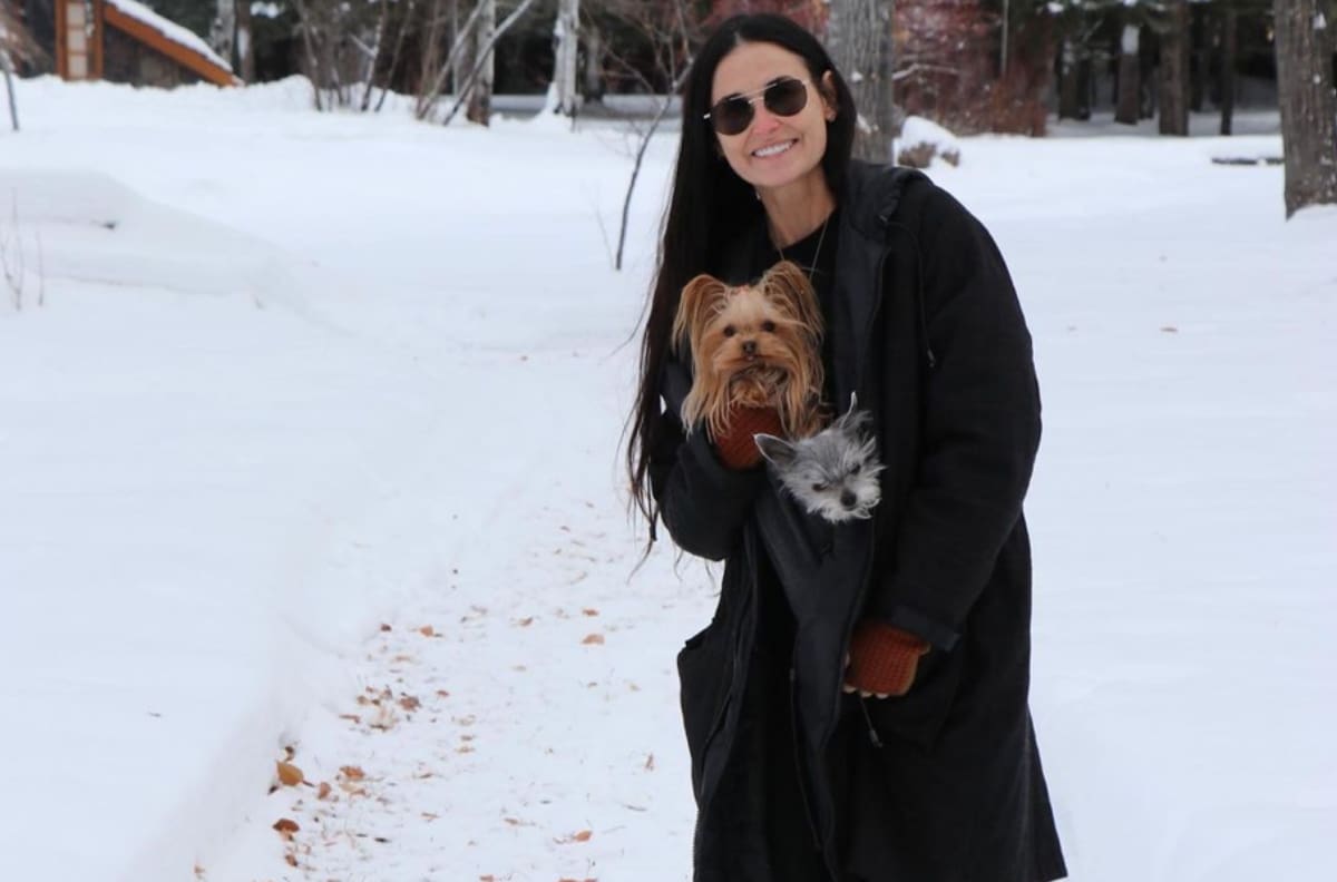 (FOTOS) Demi Moore, con irreconocible rostro, modela para Fendi en la Semana de la Moda