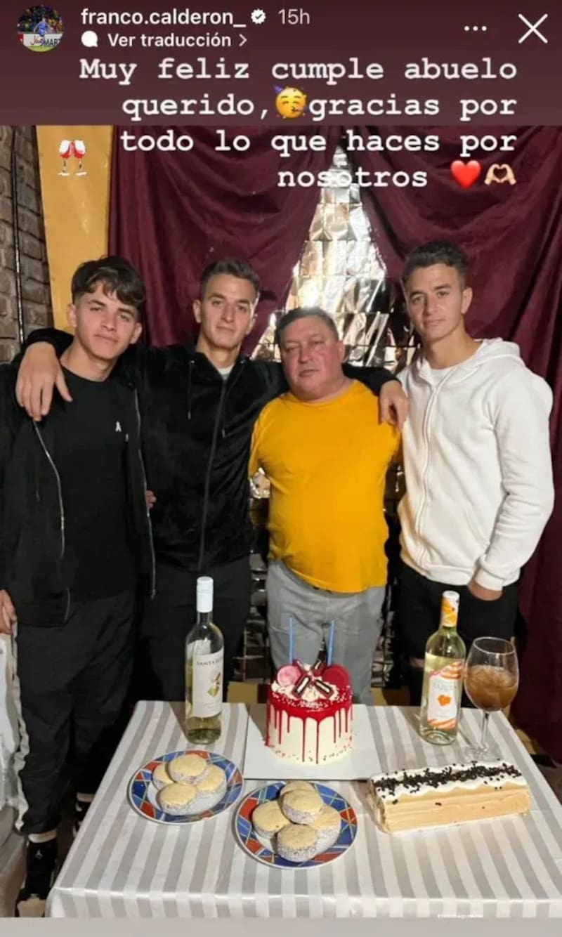 El que viste de blanco es Franco Calderón