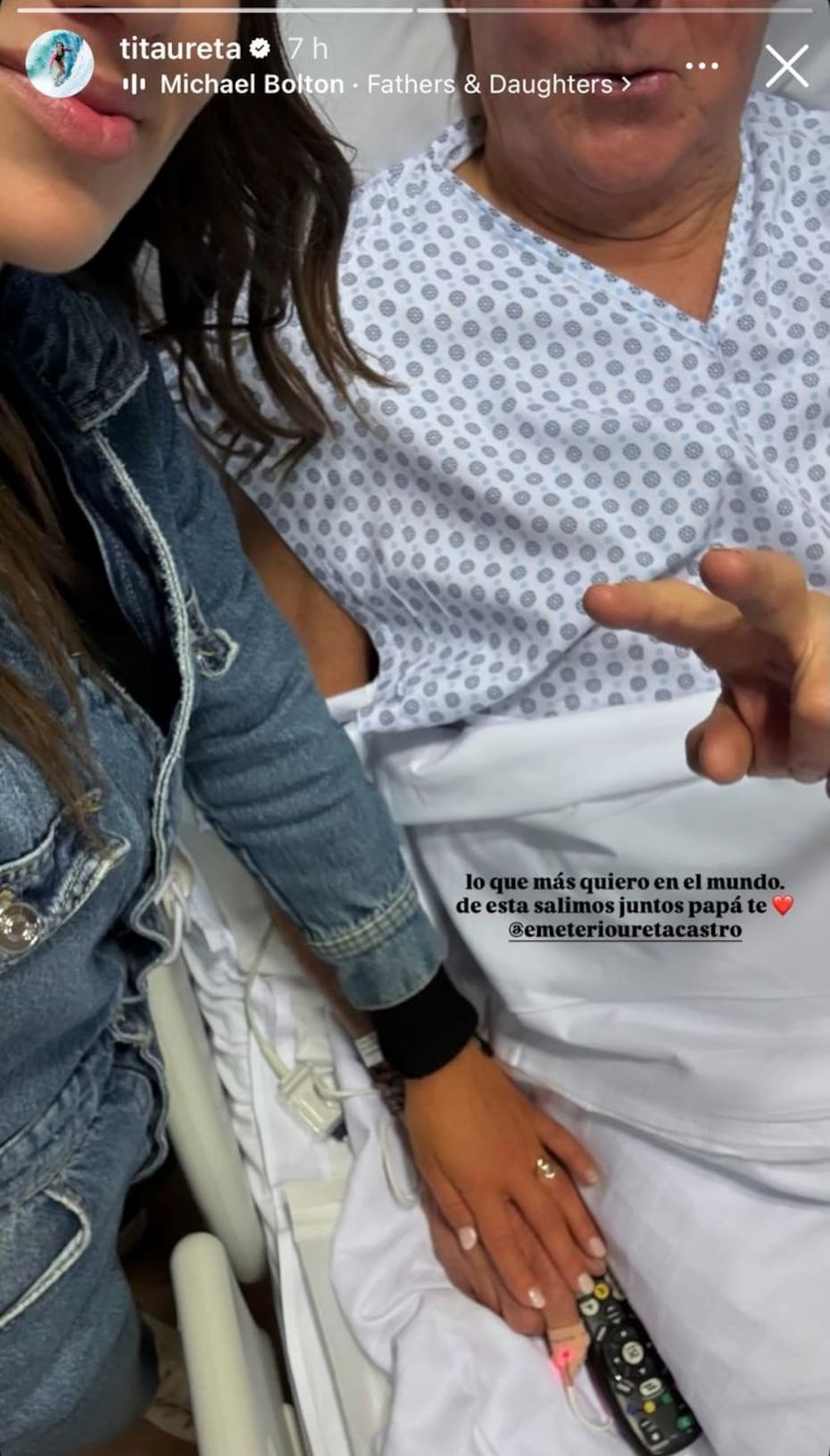 La personalidad de TV compartió una selfie con su padre desde un recinto de salud
