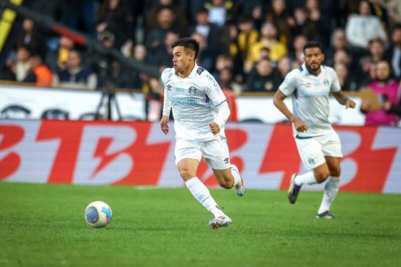 Gracias a Soteldo: la impensada oportunidad que tendrá Alexander Aravena en Gremio.