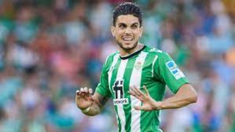 El defensor español alista su regreso a Betis.