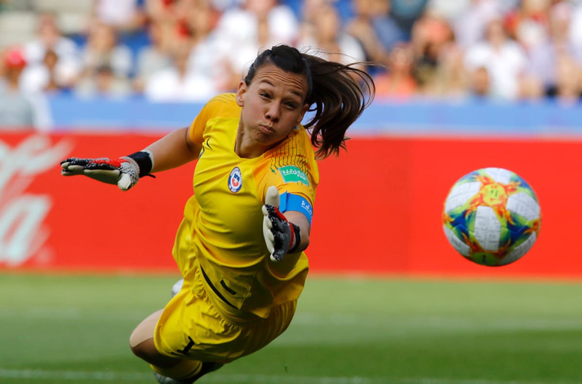 La impresionante tapada de Christiane Endler en la tanda de penales ante Brasil