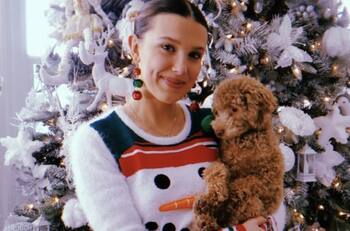Cantó el himno de "Barney": El tierno video del recuerdo que compartió Millie Bobby Brown por su cumpleaños