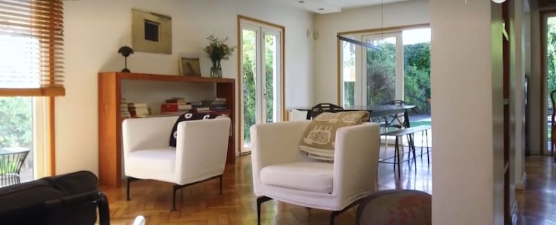 El living de la casa de Amparo Noguera. Créditos: CHV