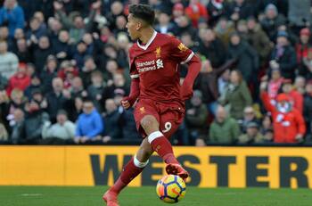 Roberto Firmino revivió sus mejores goles sin mirar el arco