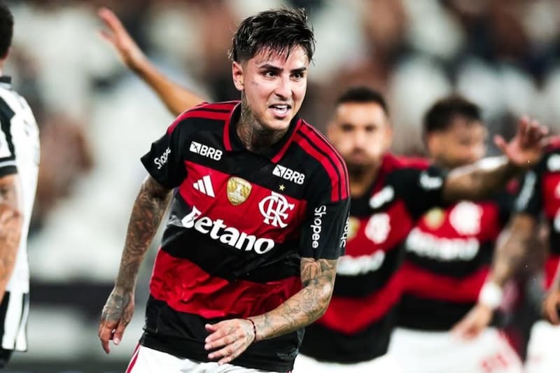 El volante celebrando un gol en Flamengo. Foto: @flamengo en Instagram.