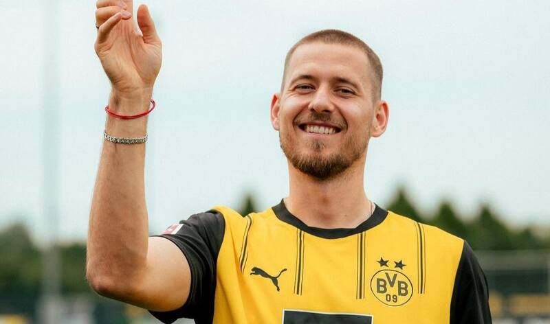 El zaguero viene a remplazar a Matt Hummels en la defensa de Dortmund. Créditos: @ bvb09.