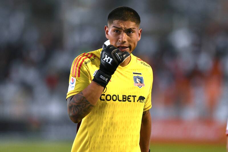 El arquero Brayan Cortés ha tenido una complicada semana en Colo Colo. (Foto: Agencia Aton)