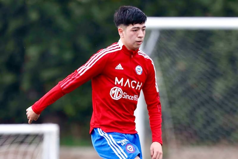 El delantero de Independiente jugando por La Roja. Foto: Instagram Jonathan Guerrero.