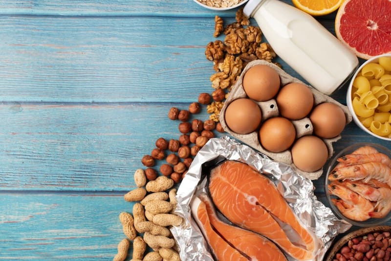 Entérate qué alimentos puedes incorporar a tu alimentación para fortalecer los músculos, según los expertos.