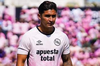 Inminente llegada al fútbol chileno: Felipe Gutiérrez protagoniza feroz polémica en Perú