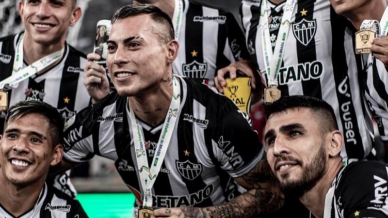 Eduardo Vargas fue campeón en Brasil.