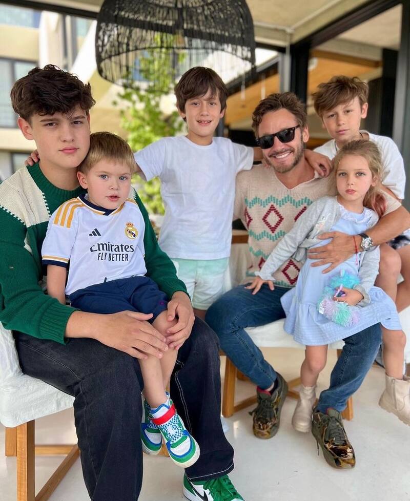 La postal de Benjamín Vicuña junto a sus hijos. Foto: Instagram.