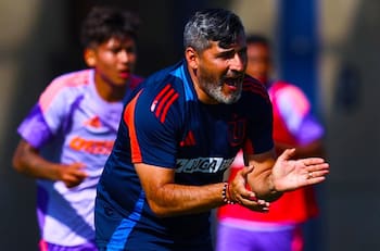 Con cambio de esquema y un borrado por Paqui como titular: la primera formación de Jhon Valladares en la U