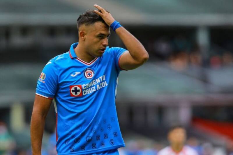 El delantero chileno no tiene espacio en Cruz Azul.
