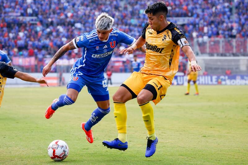 animaron un entretenido empate en el Estadio Nacional. Foto: Agencia Aton.