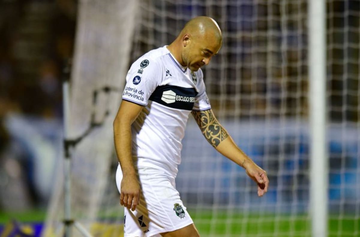 Santiago Silva fue suspendido por dar positivo en control antidopaje