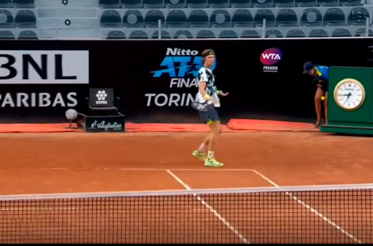 Hurkacz golpeó en el estómago a una recogepelotas en el Masters 1000 de Roma