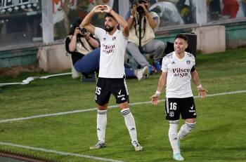 "Regalones de la ANFP": Hinchas de la U y la UC explotaron por penal a favor de Colo Colo