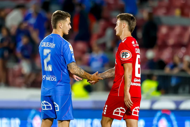 El defensor con su hermano Franco en el fútbol chileno.