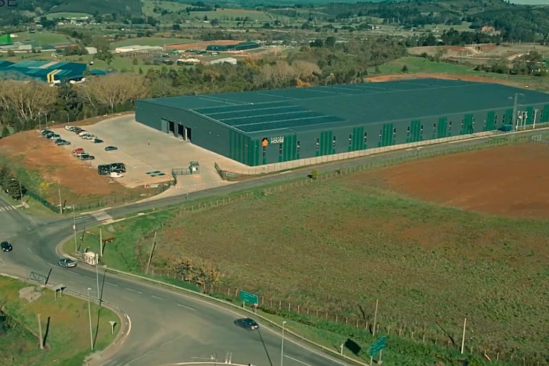 Con una inversión de $25 millones de dólares se instaló la fábrica de viviendas más grande de la región.