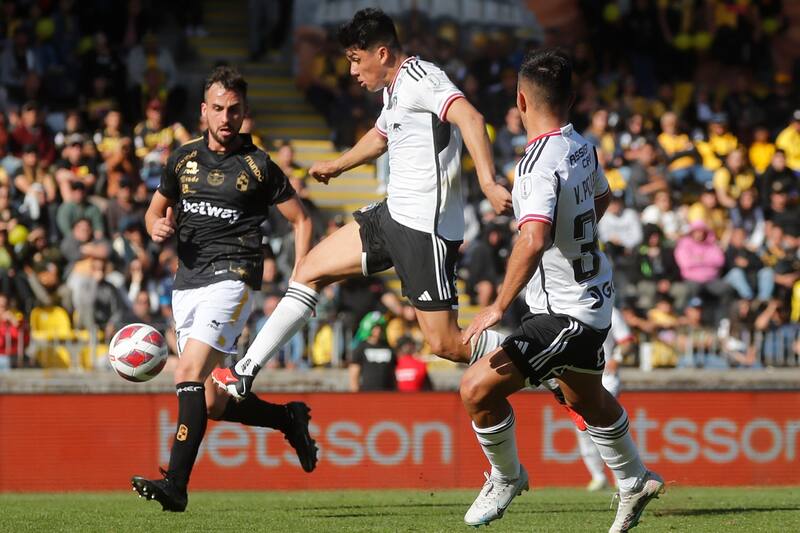 se enfrentan este domingo.