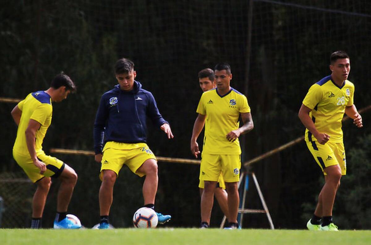 Everton regresó a los entrenamientos colectivos en Concón