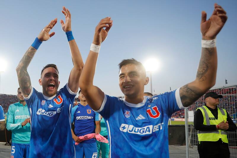 Los jugadores de Universidad de Chile celebran el triunfo contra Palestino.