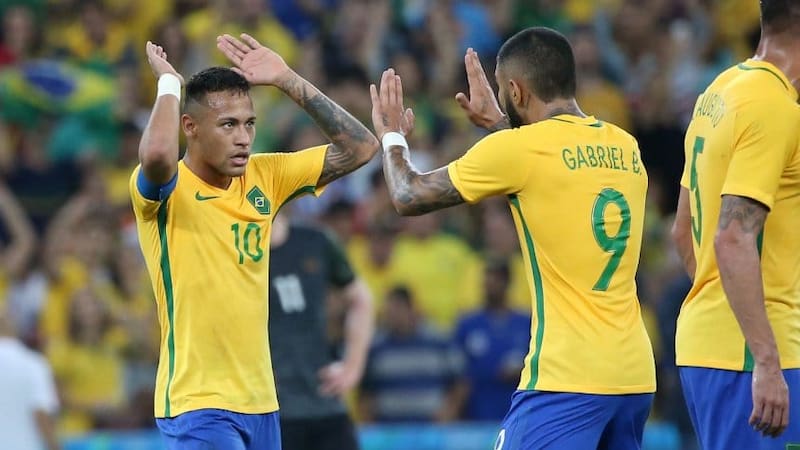 Gabigol junto a Neymar en Brasil.