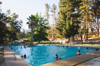 Ideal para una escapada cerca de Santiago: Este camping con piscina es perfecto para ir en familia o con amigos