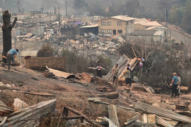 La medida comenzará a regir a contar de esta noche, para ayudar a combatir la emergencia de forma más eficiente. Créditos: Lukas Jara/Aton Chile.