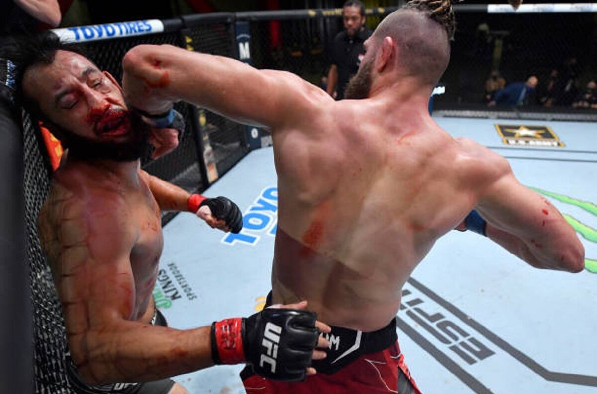 VIDEOS| Patada y codazo giratorio: Los mejores KO de la UFC del sábado 4 de diciembre