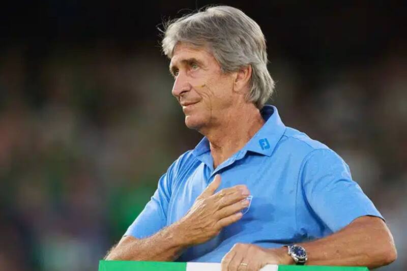 fue homenajeado por llegar a los 200 partidos con el Betis.