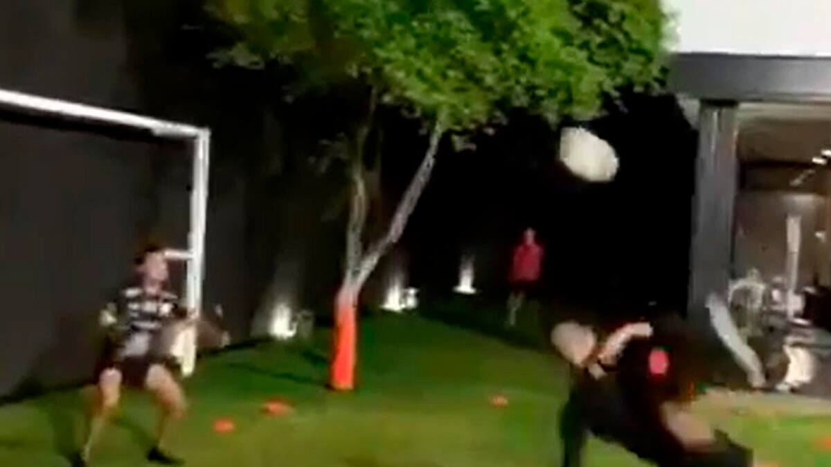 ¡Qué golazo! Futbolista mexicano sorprendió con una gran chilena en casa