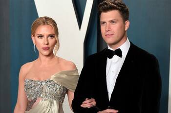Colin Jost, esposo de Scarlett Johansson, aclara rumores sobre su primer hijo