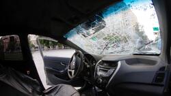 Menor en riesgo vital: auto derribó el muro de una casa y atropelló a una madre y su hijo