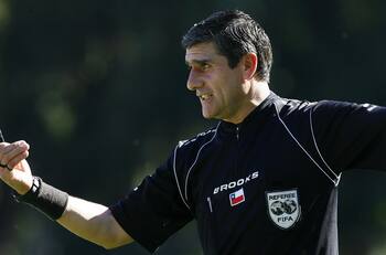 Hospital de Chillán actualizó el estado del ex árbitro Carlos Chandía