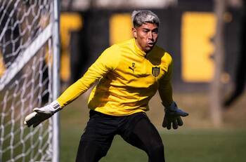¿Dónde ver el debut de Brayan Cortés? Hora y quién transmite Peñarol vs Nacional