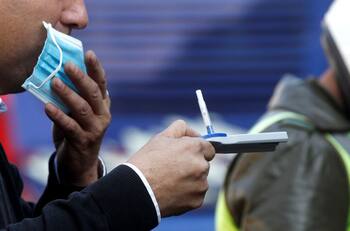 Conductor de bus fue detenido por consumo de cocaína en el terminal de Santiago