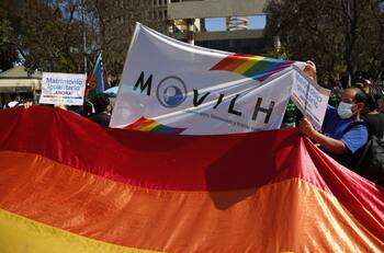 Joven fue apuñalado por defender a su pareja de insultos homofóbicos en Pucón