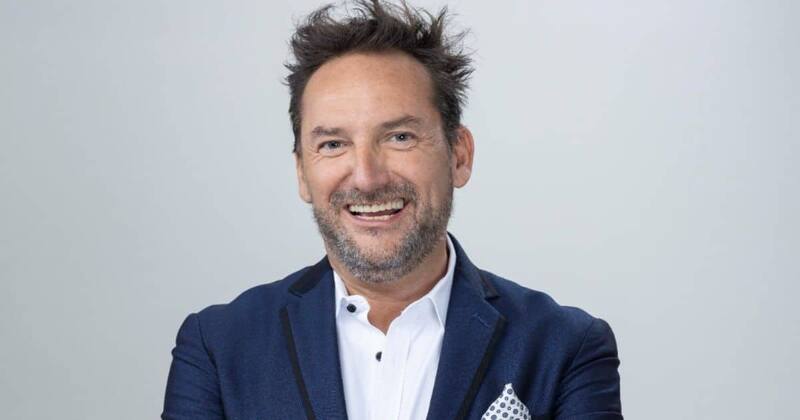 El animador es el conductor de Ahora Caigo