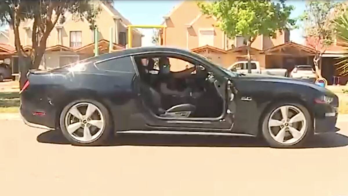 Inédito: conductor denuncia robo de la puerta de su auto en estacionamiento de un mall