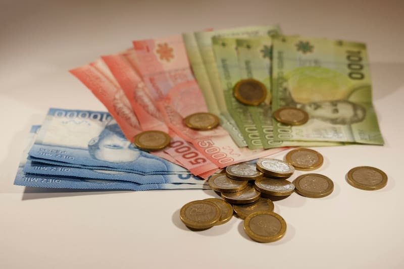 La ley establece un periodo de tiempo base para que prescriban este tipo de deudas. Créditos: Raul Zamora/Aton Chile.