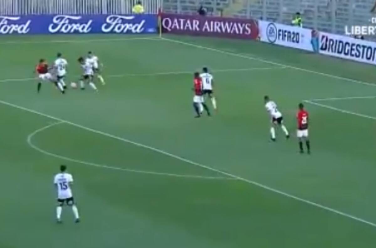 Copa Libertadores destacó el juego defensivo de Insaurralde y Felipe Campos en Colo Colo