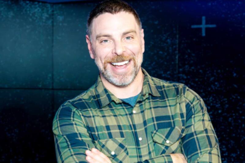 lució su nueva y costosa camioneta.