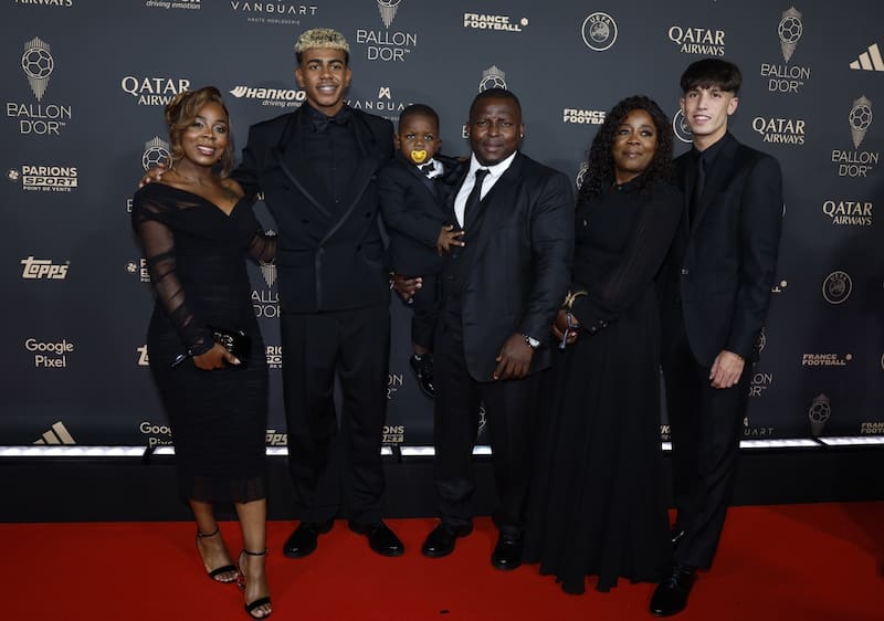 acudió con 12 familiares a la premiación del Balón de oro 2025.