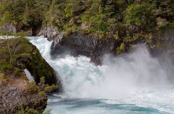 Hombre está desaparecido tras caer 150 metros en Salto del Agua de Placilla