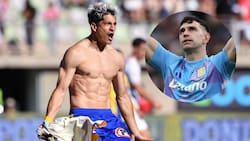 Es chileno, hizo el gol del título en Primera B este 2025, y ahora juega en el equipo de Dibu Martínez